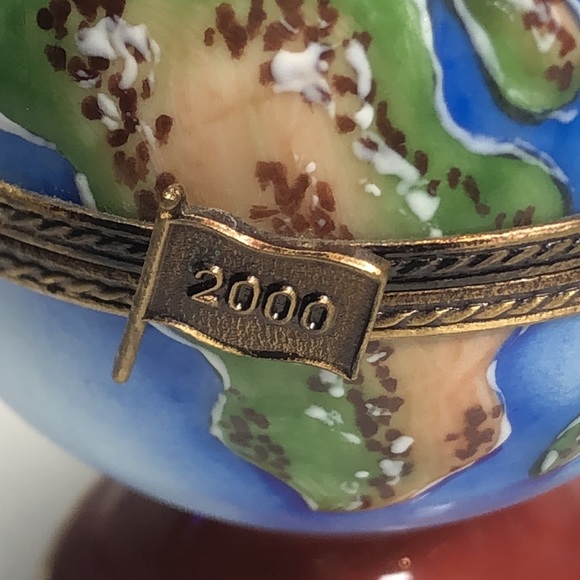 Limoges Box Pient Main France Genuine Authentic Trinket Toast to the World - Picture 3 of 9